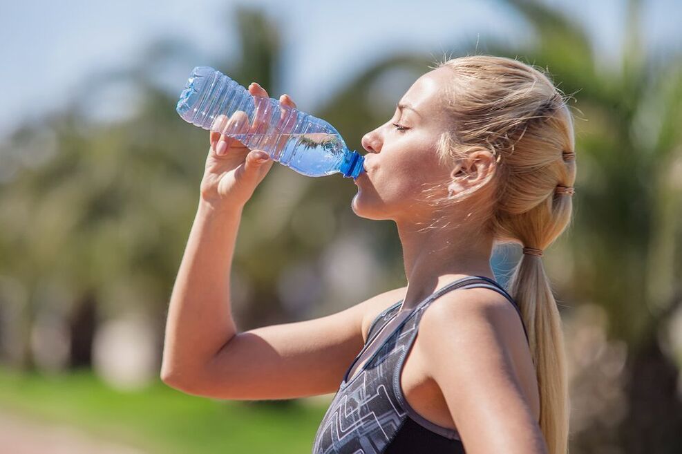شرب كمية كافية من الماء لمحاربة السمنة